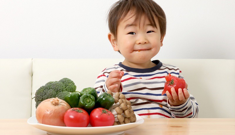 Hầu như chúng ta đều biết rằng rau xanh là một phần quan trọng trong chế độ ăn uống của trẻ, chứa nhiều dưỡng chất quan trọng như vitamin, chất xơ và khoáng chất khác. Tuy nhiên, một số loại rau có hàn, không thích hợp cho trẻ ăn vào mùa lạnh.

