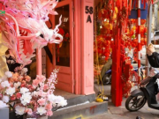 Lifestyle - Hà Nội: Phố Hàng Mã rực sắc đỏ đón Tết Nguyên đán