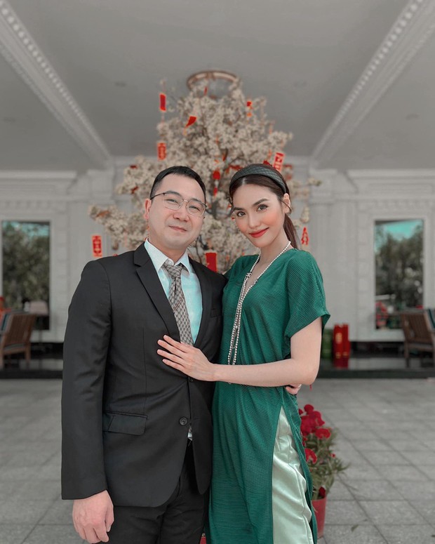 Nàng dâu gia tộc giàu nhất nhì Việt Nam ở nhà dát vàng, Tết nào diện áo dài cũng dẫn đầu xu hướng - 7