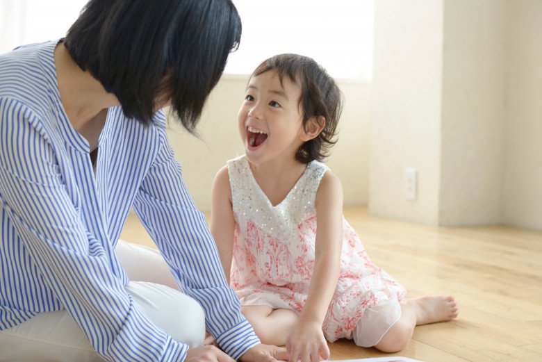 Nhiều trẻ nhỏ có tính hay mách lẻo khiến không ít bố mẹ đau đầu (Ảnh minh hoạ).