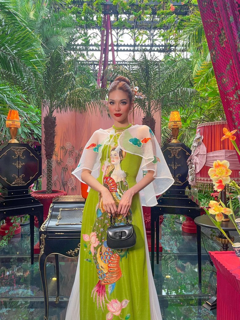 Nàng dâu gia tộc giàu nhất nhì Việt Nam ở nhà dát vàng, Tết nào diện áo dài cũng dẫn đầu xu hướng - 10