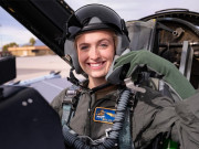 Làm đẹp - Chân dung Thiếu úy không quân 22 tuổi đăng quang Hoa hậu, ẩn sau lớp áo là body quyến rũ