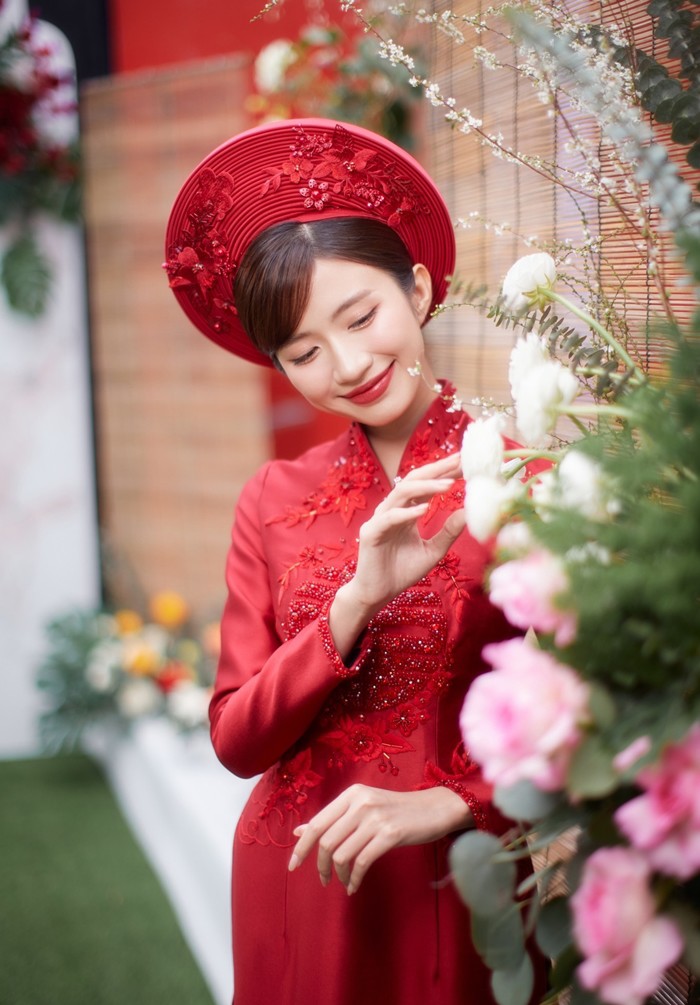 Ngọc Huyền amp;#34;Thương Ngày Nắng Vềamp;#34; được chồng lau nước mắt trong lễ ăn hỏi, vóc dáng chú rể là amp;#34;bản saoamp;#34; Chí Trung - 2