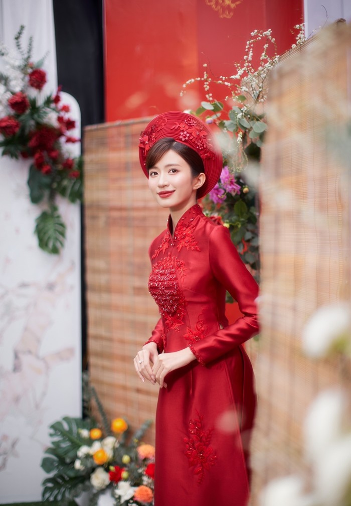 Ngọc Huyền amp;#34;Thương Ngày Nắng Vềamp;#34; được chồng lau nước mắt trong lễ ăn hỏi, vóc dáng chú rể là amp;#34;bản saoamp;#34; Chí Trung - 3