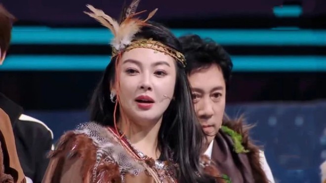 Trương Vũ Kỳ khuyên Tống Á Hiên nên yêu.