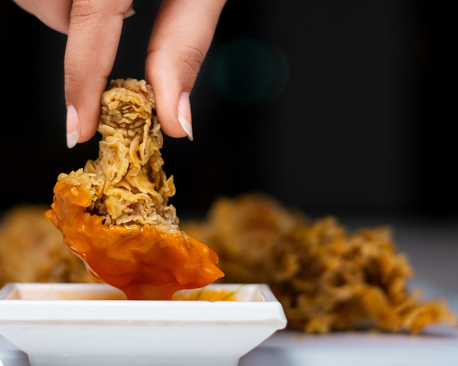 Hạn chế đồ ăn nhanh và giảm muối, đồ chấm trong chế độ ăn hàng ngày cũng là cách phòng bệnh tăng huyết áp hiệu quả. Ảnh minh họa.