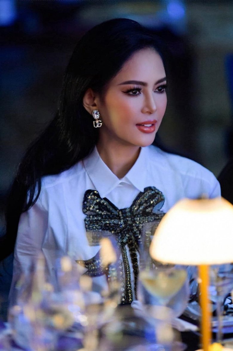 Cận cảnh nét đẹp của ngũ quan gương mặt cựu tiếp viên hàng không một thời ở tuổi 54.