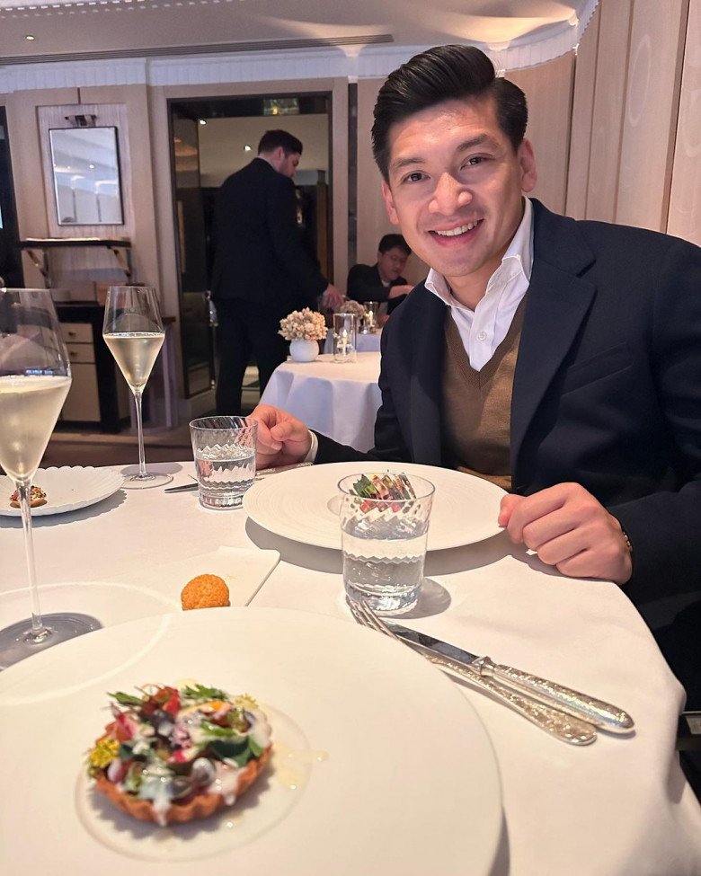 Chàng CEO amp;#34;cực phẩmamp;#34; yêu Thái Công: Vẫn điển trai ngời ngời như ngày lên Người Ấy Là Ai, tình 10 năm càng nồng thắm - 15