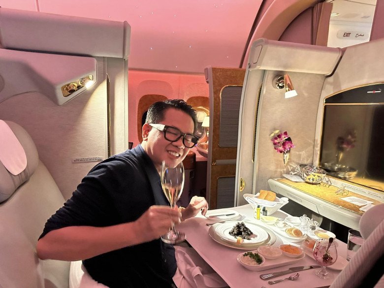 Huy Phan - Thái Công đi khắp thế giới cùng nhau, tận hưởng những phút giây lãng mạn.