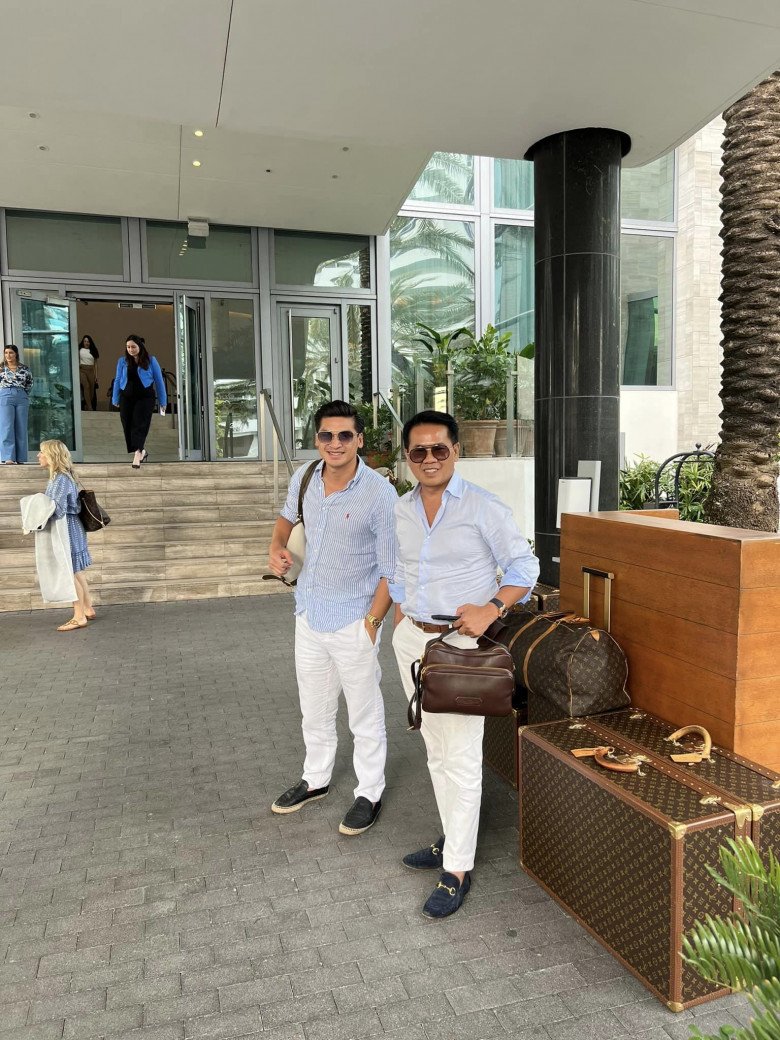 Cả hai luôn song hành bên nhau.