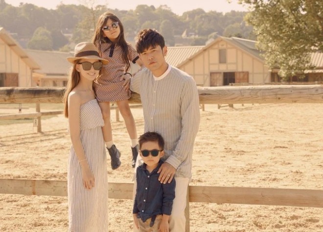 Hình ảnh gia đình hạnh phúc của Châu Kiệt Luân và Côn Lăng.