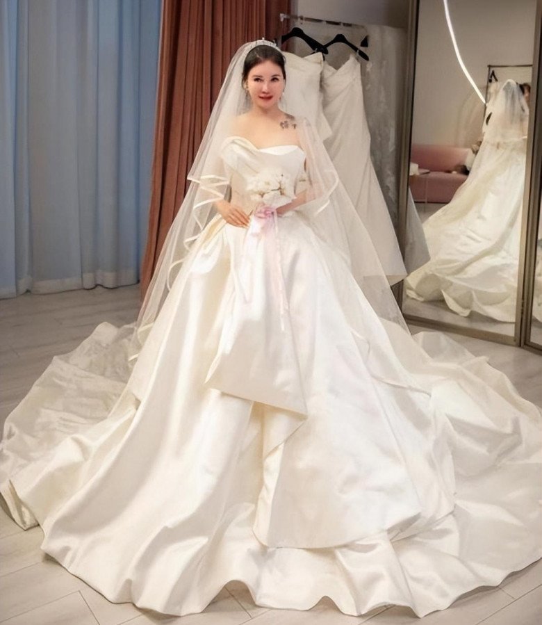 Chị Trịnh Thanh mặc váy cưới lần thứ 3 và chị tin lần này chị đã chọn đúng người. 