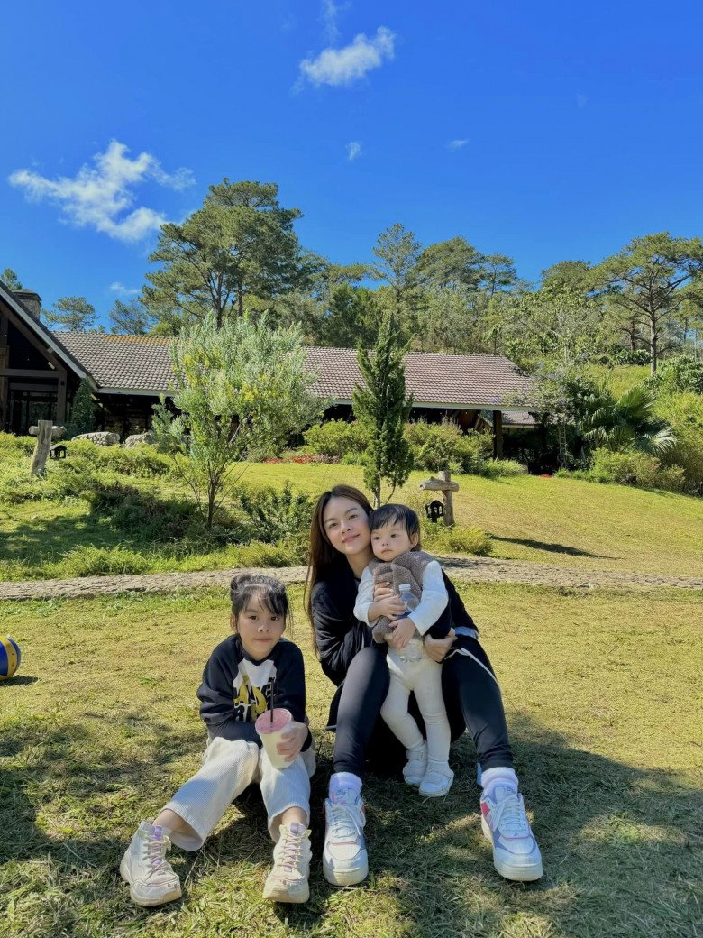 Cô nhóc Zoey ngày càng thừa hưởng nhiều điểm giống hệt mẹ.