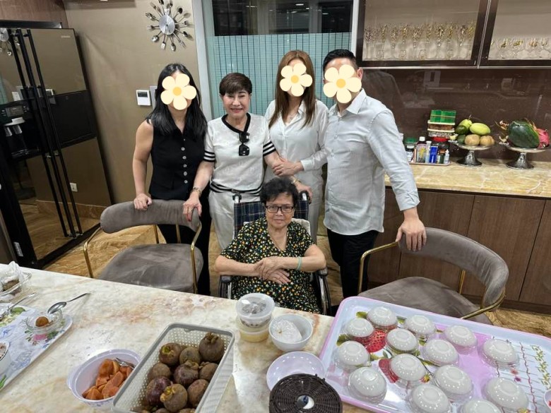 Bầu show Liên Phạm chúc mừng sinh nhật mẹ chồng cũ.