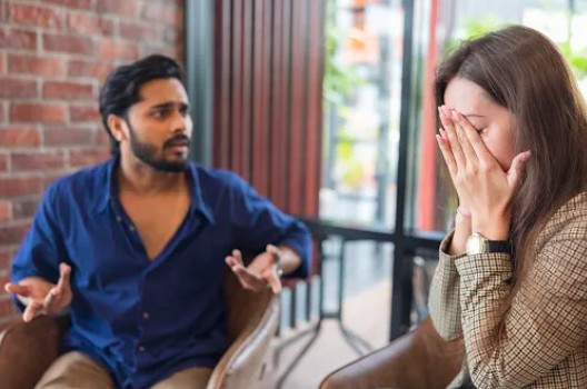 Cặp vợ chồng rơi vào tranh cãi vì không thống nhất được tên cho con gái. (Ảnh minh họa)