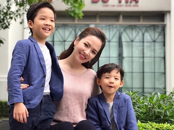 Sau khi kết hôn, cặp sao đón hai cậu con trai Khải Minh và Khải Nguyên lần lượt chào đời vào 2011 và 2014. Đan Lê nhận xét cuộc hôn nhân thứ 2 của mình là đúng người, đúng thời điểm.