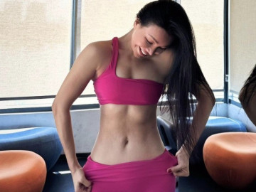 Bạn thân Ngọc Trinh có con vẫn giữ eo con kiến, vòng 3 gần cả mét không kém nữ hoàng nội y