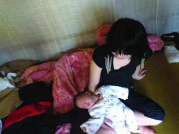 Bố mẹ sốc vì con gái 12 tuổi bỗng dưng mang bầu, sự thật đau đớn khiến mẹ tự trách đã không dạy con sớm