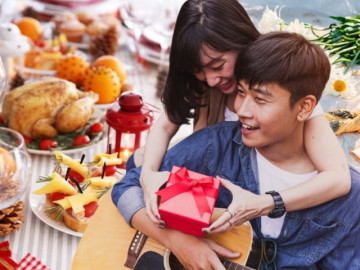 Những cách đơn giản giúp bạn có một bàn tiệc đêm Valentine lung linh, lãng mạn ngay tại nhà