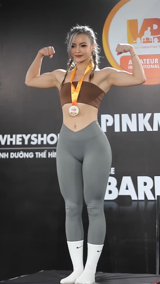 Hạnh là cái tên quen thuộc ở những sàn đấu. Cô nàng từng giành huy chương vàng ở hạng cân 57kg tại giải đấu VPF Amateur Invitational 2.