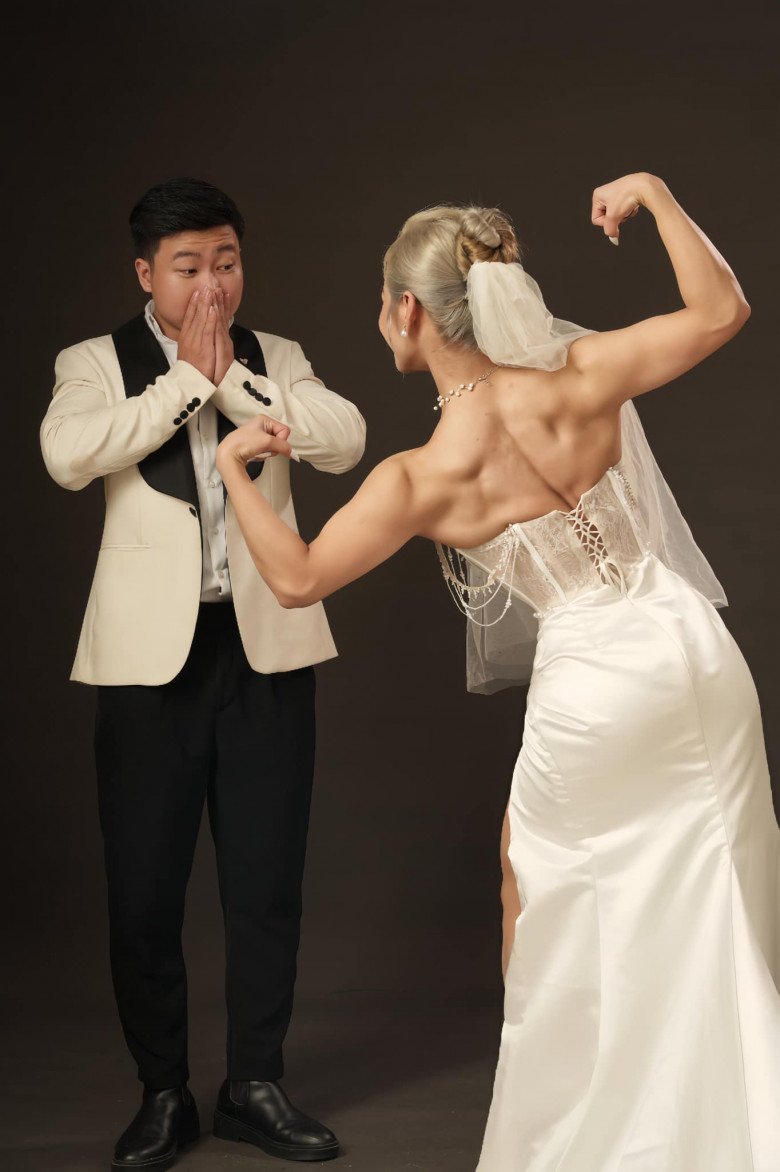 Mang gương mặt xinh xắn như búp bê nhưng cô dâu lại có hình thể cơ bắp khiến bao chàng trai mơ ước.