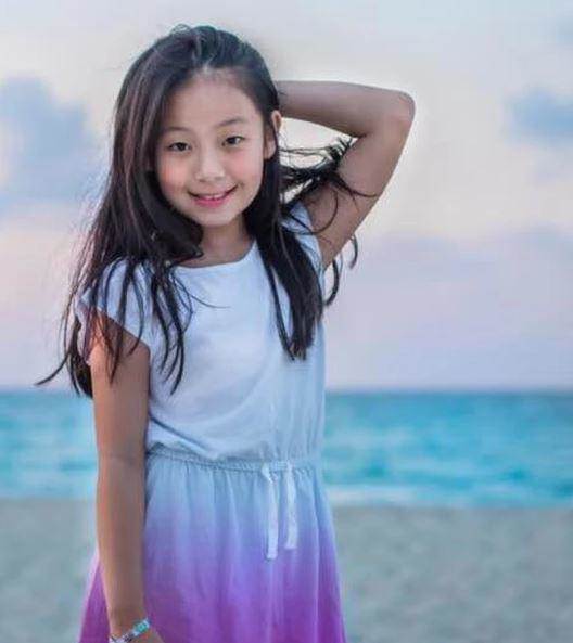 Bé Dâu Tây - Song Anh hiện đang định cư tại nước ngoài cùng mẹ, 15 năm qua Việt Anh chưa gặp mặt con gái.