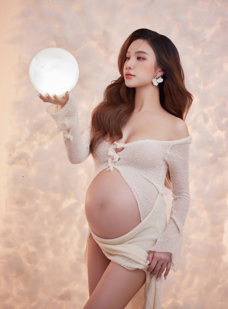 Bước vào tháng cuối thai kỳ, Hạnh Sino mới thông báo chuẩn bị làm mẹ.