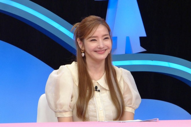 Han Chae Young rất tự hào về con trai. 