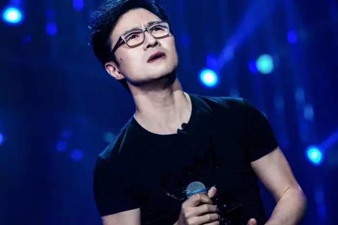 Uông Phong chẳng đoái hoài gì đến con gái hậu ly hôn. 