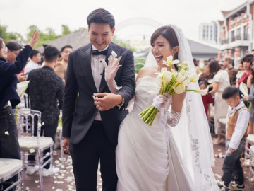 Chí Trung cùng bạn gái dự đám cưới Ngọc Huyền Thương ngày nắng về, cô dâu được chú rể tặng siêu xe