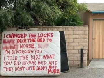 Chồng ngoại tình, vợ không đánh ghen mà để lại 1 chiếc nệm trước nhà khiến người khen cao tay, kẻ chê dại