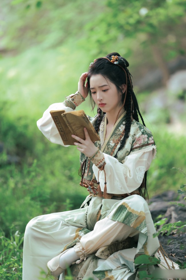 amp;#34;Con gáiamp;#34; Lâm Tâm Như là mỹ nhân cổ trang thế hệ mới, 12 tuổi đã gây sốt vì phổng phao như gái 18 - 16