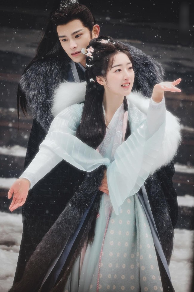 Tạo hình cổ trang của Đặng Ân Hy ở Trường Lạc Khúc được khen ngợi trong trẻo, thoát tục.