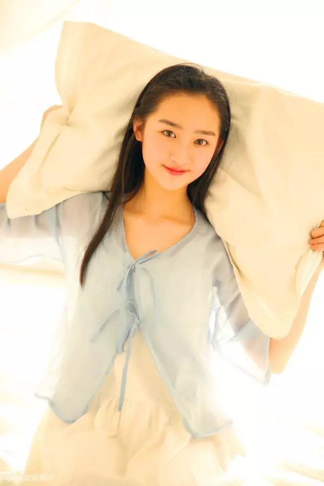 Đặng Ân Hy bén duyên với nghệ thuật từ con đường người mẫu nhí.