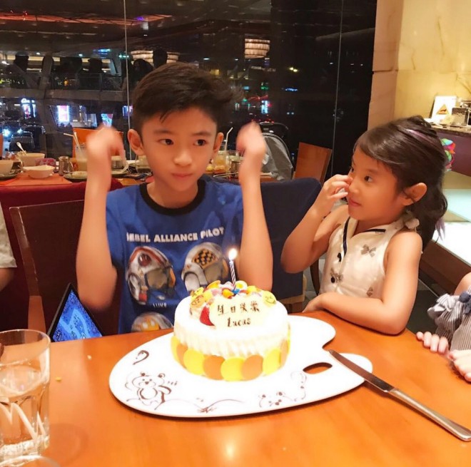 Anh gửi bánh kem cho con trai nhưng bị cậu quý tử phũ trả về.