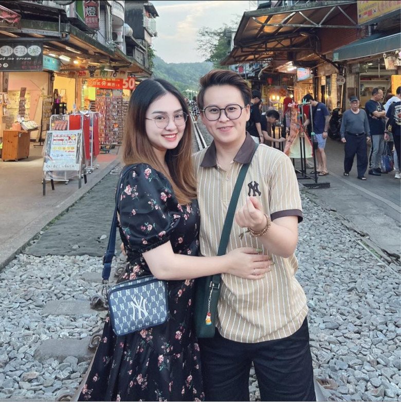 Cặp đôi thoải mái hơn trong việc chia sẻ chuyện tình cảm.