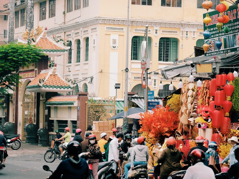 Với người dân thành phố Hồ Chí Minh, nhắc đến đồ trang trí Tết phần lớn đều nghĩ nghĩ đến phố Hải Thượng Lãn Ông. (Ảnh: Thanh Dat Phan)
