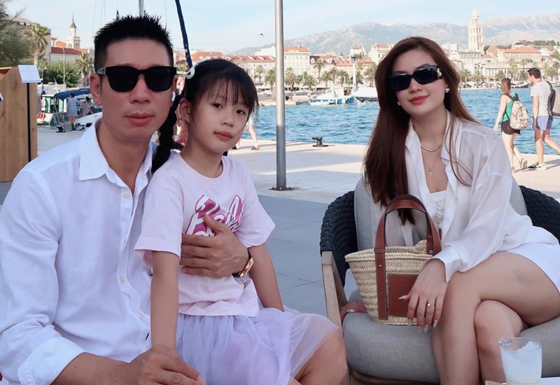 Sau hơn 1 năm đăng quang Á hậu 2 Hoa hậu Việt Nam 2014, Á hậu Diễm Châu kết hôn với chồng doanh nhân và hiện đang có tổ ấm hạnh phúc khi 2 con gái lần lượt chào đời.
