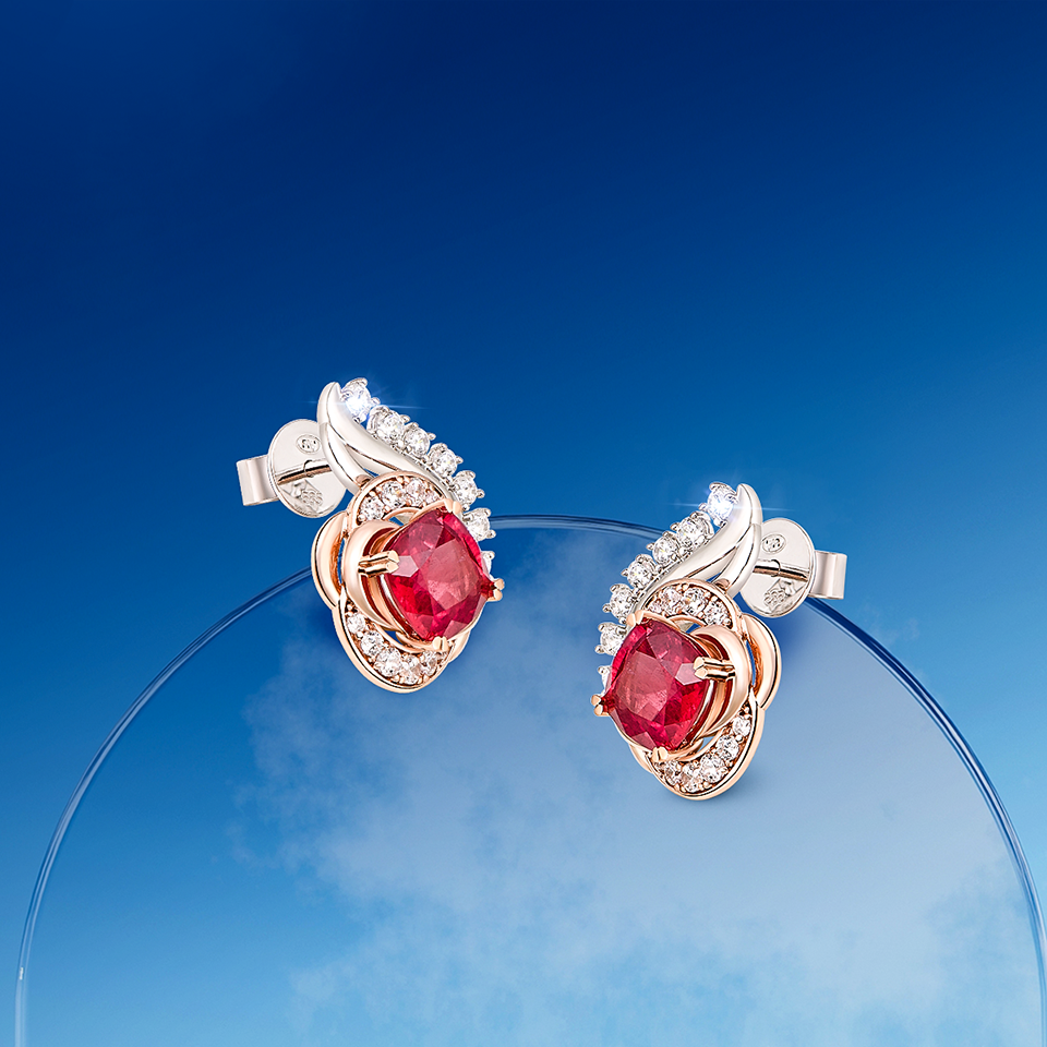 Với ý nghĩa đặc biệt, đôi bông tai đính đá Ruby thuộc BST Audax Rosa chắc chắn sẽ là món quà tuyệt vời để nàng tự thưởng cho những nỗ lực, kiên trì của mình trong năm qua.