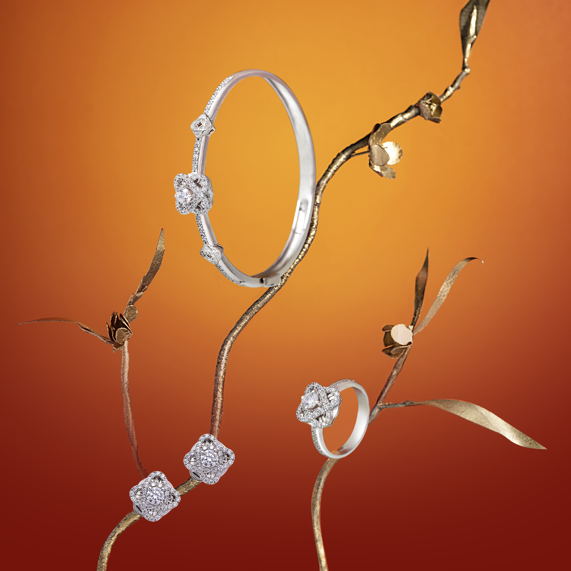 Sáng ngời sắc xuân với bộ trang sức Tài Lộc mang biểu tượng Kim Bảo Như Ý được đính thêm đá ECZ lấp lánh. Ảnh: PNJ