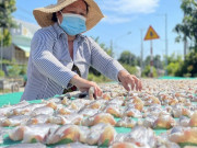 Tiêu dùng - Làng đặc sản Tết vào mùa: Cứ đến Tết khách lại đông nườm nượp, làm món khô cá thơm ngon nức tiếng