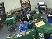 Clip Eva - Các bác sĩ thực hiện ca phẫu thuật cứu sống bệnh nhân giữa trận động đất