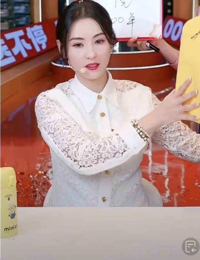 Diện mạo nữ diễn viên cũng tăng cân hơn trước.