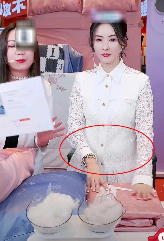 Trương Bá Chi với chiếc đầm khiến nhiều người hiểu lầm.