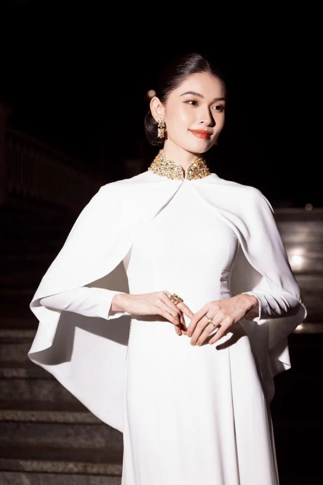 Á hậu amp;#34;diễn đơamp;#34; có chồng doanh nhân điển trai, đi làm MC tiếng Anh vừa chuẩn vừa sang - 8