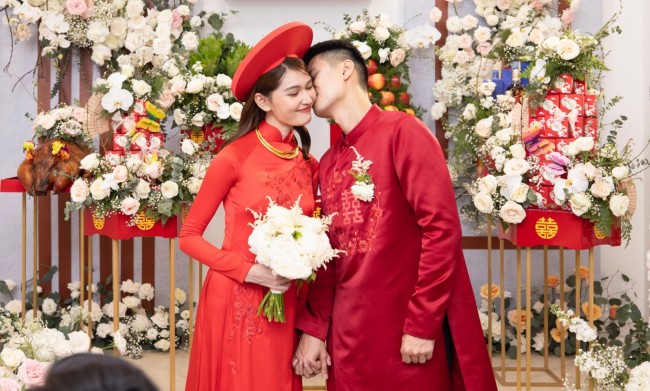 Á hậu amp;#34;diễn đơamp;#34; có chồng doanh nhân điển trai, đi làm MC tiếng Anh vừa chuẩn vừa sang - 13