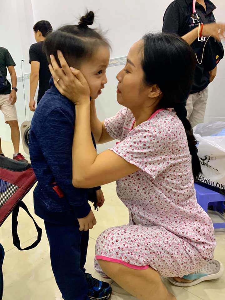Rút khỏi showbiz, Ốc Thanh Vân chuyên tâm chăm con trai lớn, phục vụ từ uống sữa đến đánh răng - 3