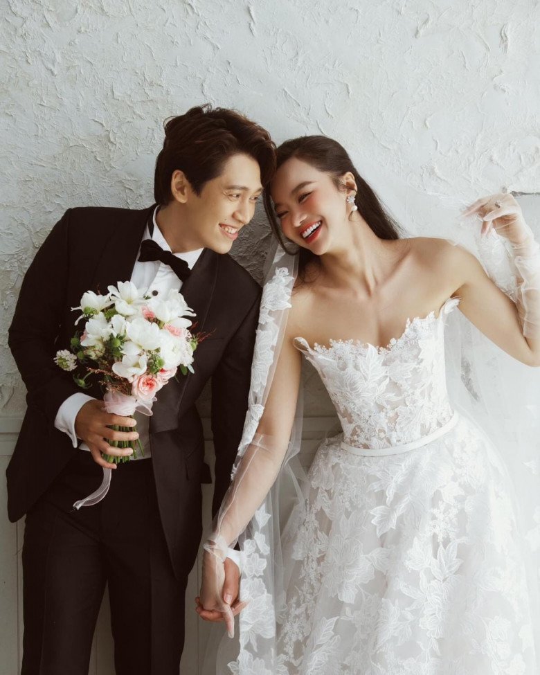 Nàng hậu hy vọng ông xã sẽ đồng hành cùng mình vượt qua những thăng trầm của cuộc sống.