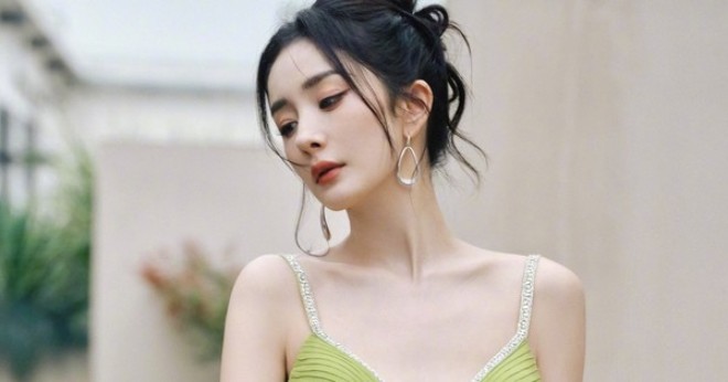 Hiện tại, Dương Mịch chưa có chia sẻ nào về chuyện sẽ đưa Tiểu Gạo Nếp về Bắc Kinh sống cùng mình.