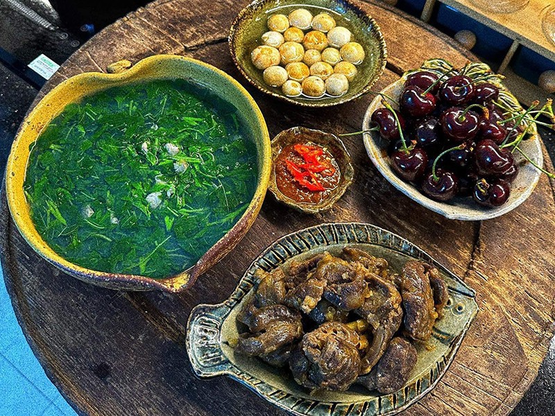 Rau thập cẩm nấu ngao  - Thịt bò kho - Cà muối (Chị Vũ Phương -Thanh Hóa).
